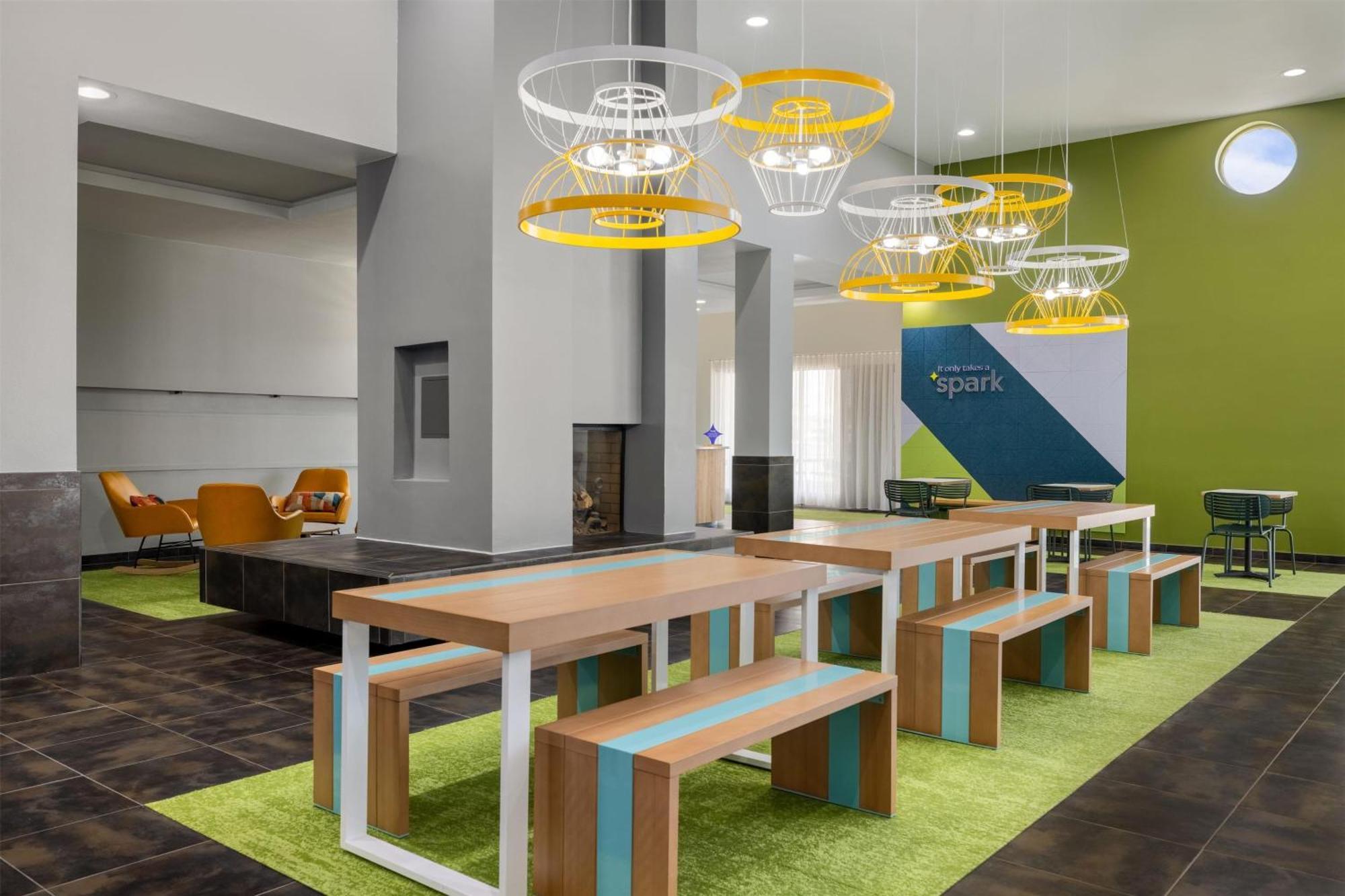 Spark By Hilton Artesia Bagian luar foto